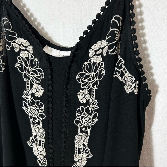 LUQ Black Embroidered Summer Sleeveless Camisole Blouse size XL (3) - Picture 4 of 6